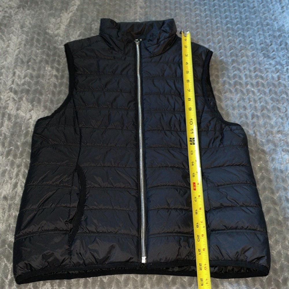 Guess Puffer Vest.  Size Medium.‎  Black. - Picture 8 of 9
